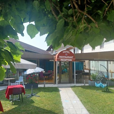 Hotel La Parenthese Attignat Exterior foto